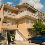 Apartments Miranda